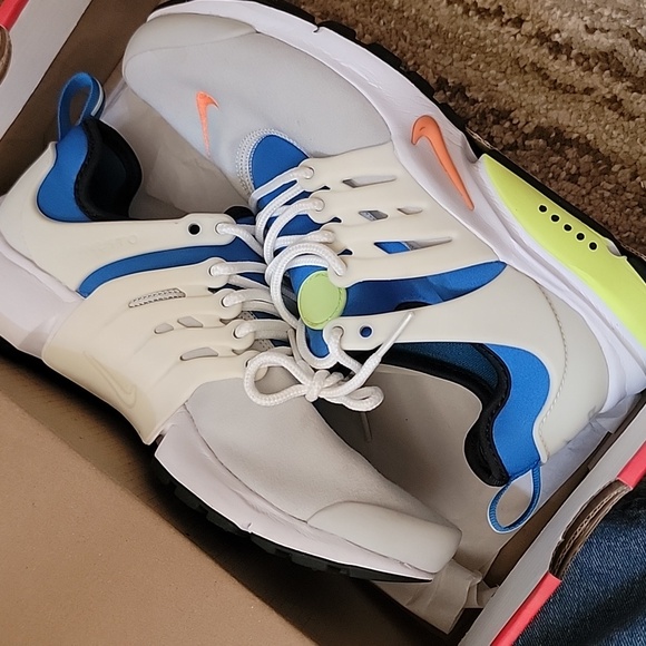 Nike womens sneaker - Picture 7 of 9